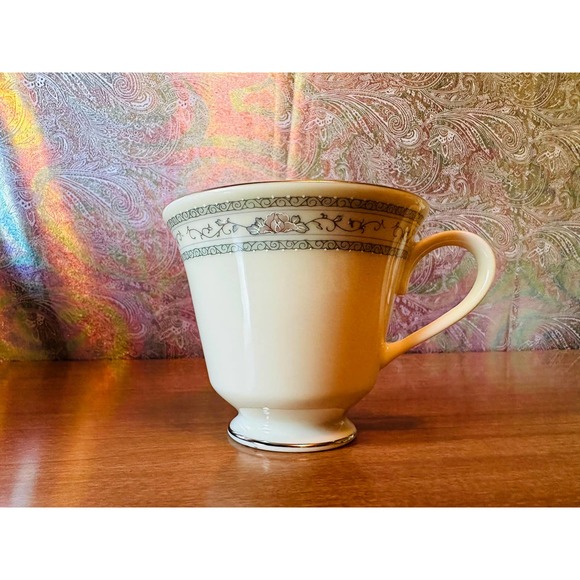 Vintage 3 1/8” footed cup Charleston by Lenox - Picture 10 of 10
